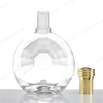 Křišťálová skleněná láhev na whisky